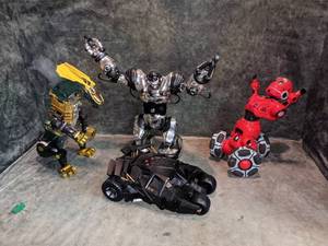 lot 153 image: Robot & Transformer Toys