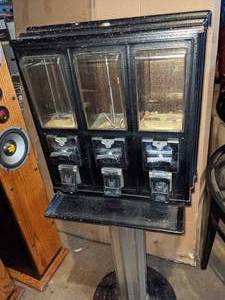 lot 41 image: Vintage 3 Compartment Candy Machine