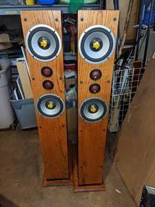 lot 40 image: Polk Momo Floor Speakers