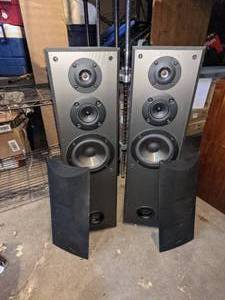 lot 23 image: Sony SS-MF315 Tower Speakers