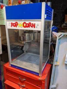 lot 20 image: Gold Medal Popcorn Popper