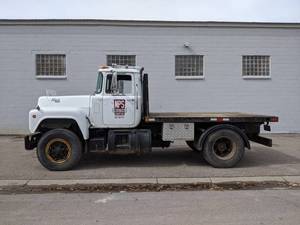 1987 Mack R690T Flatbed Truck