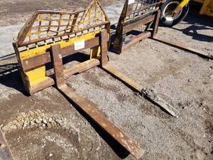 lot 235 image: Caterpillar Fork Attachment
