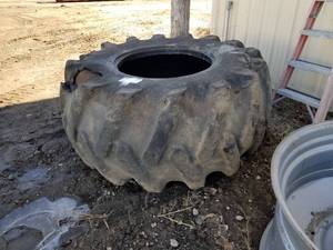 lot 250 image: Tractor Tire