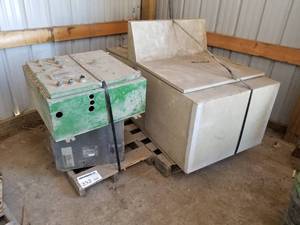 lot 252 image: Allen Bradley PanelView Operator Interface Panel 1400e  with McCracken BiDi Packerhead Control PH-36, New Holland Power Supply Tracker LTC292160 (on pallet)