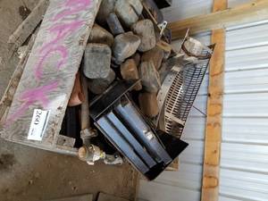 lot 260 image: Truck Parts (on pallet)