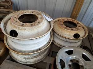 lot 264 image: Lot of (3) Commercial Truck Wheels 10-Bolt (on pallet)