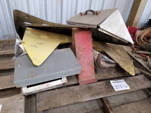 lot 271 image: Scrap Metal (on pallet)