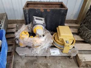 lot 240 image: Liquid Controls Corp Pump 11-7-1, Pietzsch Roller, Metal Cabinet Pump 11-7-1