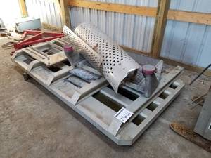 lot 276 image: Truck Parts (on pallet)