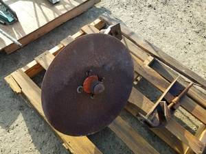lot 311 image: Steel Disc Arm (on pallet)