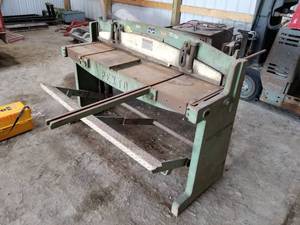 lot 313 image: Pexto Peck, Stow & Wilcox Manual Foot Kick Shear 16GA 52 152-K