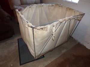 Rolling laundry cart