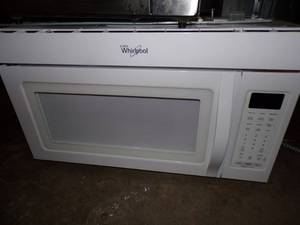 Under cabinet Whirlpool microwave