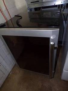 Magic Chef Wine fridge with glass door