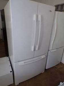 Whirlpool white refrigerator w bottom drawer freeze