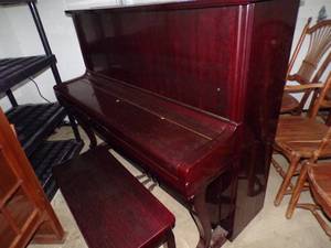 Piano w bench
