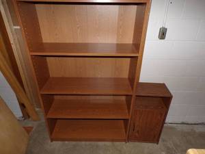 2 wood shelves