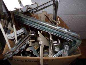 Box shelf brackets
