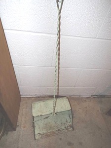 Vintage dust pan