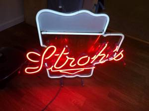 Neon Strohs sign