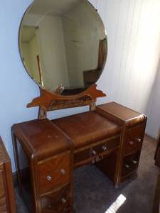 Vintage dresser w mirror