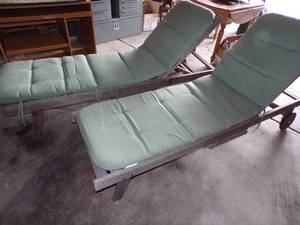 2 Reclining Lawn Chairs w Cushions