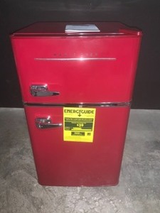 lot 47 image: MAGIC CHEF RETRO 3.2 CU. FT. 2 DOOR MINI FRIDGE IN RED. SEE PICTURES