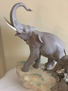 Amazing Lladro Elephant Figurine (Retired)