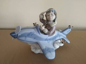 lot 10 image: Lladro Over the Clouds Figurine