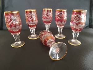 lot 18 image: Six Cut to Clear Aperitif Glasses