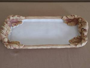 lot 37 image: Charlestowne Pottery Tray