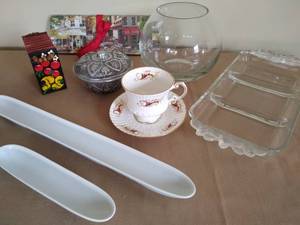 lot 42 image: Collection of Entertaining Items