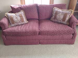 lot 173 image: Loveseat Sofa