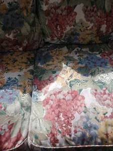 lot 64 image: Floral Couch