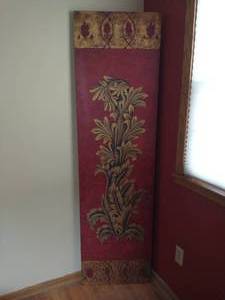 lot 85 image: Standing Wall Dcor