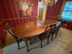 lot 170 image: Pennsylvania House Dining Table