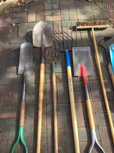 lot 161 image: Long Handled Tools