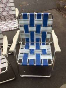 lot 200 image: 9 Folding Patio Chairs