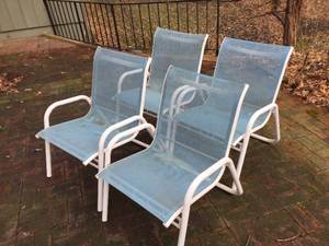 lot 204 image: 4 Stacking Patio Chairs