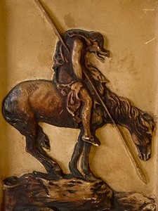 lot 21 image: Vintage Native American Figurine Ceramic Plague