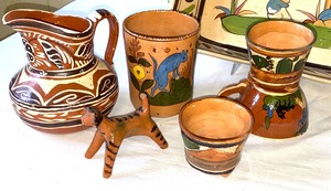 lot 28 image: Several Pieces of Vintage Mexican Pottery