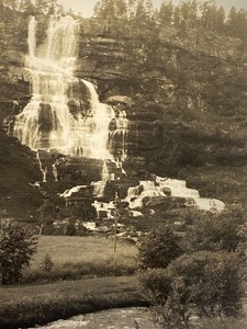 lot 81 image: Vintage Black and White Photograph (Norway)