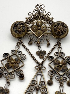 lot 90 image: Beautiful Antique Norwegian solje brooch