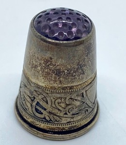 lot 93 image: Vintage Sterling Thimble