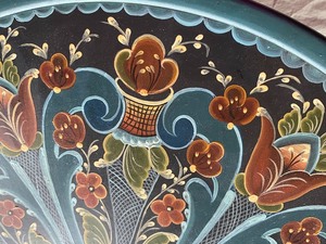 lot 91 image: Round Rosemaling Wood Painted Tray