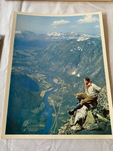 lot 100 image: Eight Jumbo Norwegian Postcards by Normanns Kjempekort