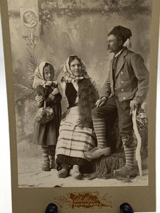 lot 101 image: Vintage Norwegian Family Photograph