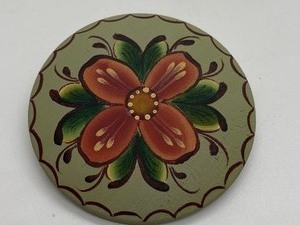lot 97 image: Rosemaling Brooch