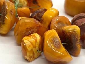 lot 99 image: Butterscotch Amber Beads - WOW